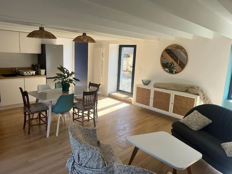 Maison De Pays Renovee 프루투에트 0*,